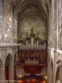 <center>Cathédrale Saint-Just-et-Saint-Pasteur</center> De dimensions impressionnantes (hauteur : 21 m, largeur : 13 m, tribune à 14 m du sol), l'orgue est accroché au mur du fond en porte-à-faux au-dessus des stalles. Construit par Christophe Moucherel, facteur d'orgues originaire de Toul, il a été terminé en 1742 puis régulièrement entretenu par la suite, notamment par Jean-François Lépine entre 1766 et 1770 puis par Théodore Puget entre 1856 et 1858.