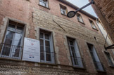 <center>La Casa Julia, un patio gothique</center>Edifiée dans le quartier des paraires, pareurs de draps, par un mercader, riche marchand, cette maison d'origine médiévale, une des plus anciennes de la ville, a conservé en partie ses dispositions d'origine. Les façades, en galets, sont austères.