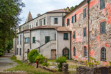 <center>Le sanctuaire de Notre-Dame de Soviore.</center> C'est le plus ancien sanctuaire marial ligure. Selon des sources historiques, le lieu où il a été construit était le refuge des habitants du village disparu de Albareto, détruite par le roi lombard Rotari en 643.