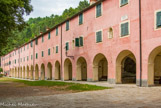 <center>Le sanctuaire de Notre-Dame de Soviore.</center> La construction actuelle est le résultat de nombreuses reconstructions, qui suggèrent néanmoins les origines romanes, les interventions gothiques et les agrandissements du XVIIIe siècle.