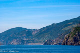 <center>De Portovenere à Monterosso en bateau.</center> A gauche, Corniglia, à droite, Manarola.