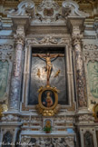 L’Eglise de San Luca. L’Eglise de San Luca. Autel de la Vierge Douloureuse, où du Crucifix. Autel de Daniello Solaro, 1680-1681. Crucifix de Domenico Bissoni (1597-1645). La vierge de Luigi Costa, 1841. Eternité, Sagesse, Force et Gartitude, fresques de Domenico Piola, 1695. Le crucifix, commandité par Gio Domenico Spinola, exalte le symbole de la souffrance et exprime l'apogée de la passion
