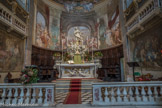 L’Eglise de San Luca. L’Eglise de San Luca. Le Choeur. Autel, Daniello Solaro, 1698. L'Immaculée Conception, 1700, de Filippo Parodi, marbre blanc. Derrière, La Prédication de Saint Luc à la foule, fresque de Domenico Piola, 1695. Paroi de gauche, Les Vertus théologales. Paroi de droite, Saints, fresques de Domenico et Paolo Gerolamo Piola.