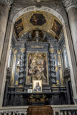 Chapelle dédiée à San Gaetano di Thiene (famille Lomellini): groupe de bois représentant Saint Gaetano avec l’Enfant et la Vierge, attribué à un élève de Maragliano. Voute : trois peintures de Domenico Piola (Saint Gaetano en prière, Apparition du Christ, Saint Gaetano aide le Christ à porter la croix).
