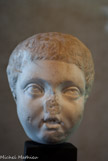 <center>Musée archéologique.</center>  Tête masculine d'enfant.