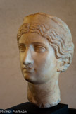 <center>Musée archéologique.</center>  Tête de Junon, avec diadème.