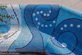 <center>Le banc</center>Association Viv 'Arthe et Paola. Dans les ronds blancs, des prénoms avec un coeur.