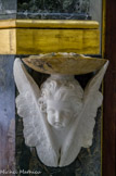 <center></center><center>La chapelle.</center> Support de bénitier.