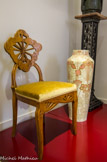 <center></center><center>Chambre dite de Monsieur.</center> Vase. Georges Hoentschel, 1855 – 1915. Grés. 
Chaise de salle à manger. Émile Gallé, 1846 – 1904.