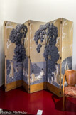 <center></center><center>Chambre dite de Monsieur..</center> Paravent. André Marty, début du XXe siècle.