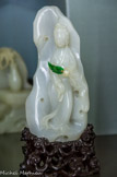 <center>Le jade</center>Guanyin au paysage de montagne (XXe s.)