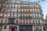 Du 50 au 54 : emplacement de l'ancien hôtel de Félix du Muy. Suite au terrible incebndie du Bazar de la Charité (Paris, 1897), on assigne aux projections des lieuxoù la sécutité était déja assurée, les théâtres et les music-halls, puis des lieux spécialement destinés au Septième Art. En 1899, au Nouveau Théâtre, 14 rue Noailles (52 La Canebière), fut projeté le Cendrillon de Georges Méliès. En 1906, il fut remplacé par le premier cinéma, la Brasserie de Bohême.
