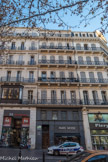 Le bar Noailles est ouvert, en 1928, au rez-de-chaussée du 52.  Au 54, de 1885 à 1935, se trouvait la maison Cassoute, fruits secs, remplacée par Etam jusqu'en 1948.