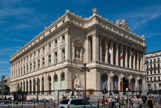 <center>La chambre de commerce</center>  Napoléon III ayant entrepris un grand voyage en Savoie et à Nice à l’occasion du rattachement de ces régions à la France, se rendit, avec l’Impératrice Eugénie, à Marseille pour l’inauguration du palais de la bourse qui eut lieu le lundi 10 septembre 1860. Mgr Eugène de Mazenod, évêque de Marseille, bénit cette construction au cours d’une cérémonie qui eut lieu le 25 septembre 1860.