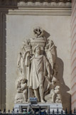 <center>La chambre de commerce</center>  En dessous, l'allégorie de la navigation sculptée par Eugène Guillaume.