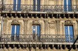 <center>L'hôtel du Louvre et de la Paix. </center>Blasons du deuxième étage.