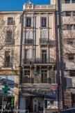 Ce petit immeuble est le seul rescapé d'un plus grand, faisant l'angle avec le cours, qui fut bâti par Pierre Gautier,directeur des forges de l'arsenal. Sa façade fut refaite XIXe siècle dans lre style néo-renaissance. Il sera acheté par le joaillier Henry Rey, où il ouvre sa boutique en 1785. Sa famiile exerça ce métier durant 160 ans.