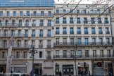 Au 16-18 de la Canebière s'ouvrit le Café de l'Univers en 1853. En 1910, il se transforma en l'hôtel Bristol jusqu'en 1980. En 1950, le cinéma l'Ecran, en 1961, le Raimu puis le pâtissier Villedieu, remplacé par la brasserie-pâtisserie le Bellagio. En 2003, la Mutuelle du Midi y transfère son siège.