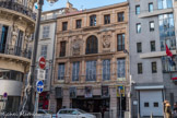 <center>Le théâtre des Variétés</center> Il a été le grand rival de l'Alcazar. Cet emplacement fut d'abord occupé par un magasin de confection, la Maison du Prophète que racheta Élie Fabre, patron du café Turc, pour y créer la brasserie du Prophète. Puis il la transforma en casino musical inauguré le 9 mars 1856. Puis ce fut les folies marseillaises en 1878, en hommage aux folies bergère et enfin le théâtre des Variétés en 1887. Ce théâtre accueillit, au début du XXe siècle, les troupes théâtrales les plus illustres et, entre les deux guerres, ce fut le temple de l'opérette et un haut lieu du music-hall. Après-guerre, ce fut le déclin et il n'accueillit plus que des matches de boxe et de catch avant de devenir un cinéma porno. Ce n'est qu'en 1990 qu'il devint un cinéma d'art et d'essai.