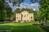 <center>La Magalone.</center>Pierre Puget a fait construire une villa à l'italienne à Fongate. Les plans de la Magalone s'en inspire. Dans les documents, il est fait référence à Puget, mais ça peut être le frère Gaspard de Pierre Puget.  On a une architecture en forme de H, mettant en relief le dessin de la cour. Les travaux d'édification du bâtiment vont connaître de nombreuses interruptions et ne seront toujours pas terminés en 1721, au moment où la grande peste touche Marseille et sa région.
