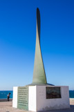 <center></center><center> Monument aux Rapatriés.</center> Cette immense pale d’hélice de bateau en bronze maritime mesurant neuf mètres de haut et pesant vingt tonnes, inaugurée en 1970, est l’œuvre du sculpteur César Baldaccini dit “César“. Elle constitue le Mémorial des Rapatriés d’Algérie. L’hélice de bateau symbolise la traversée de la Méditerranée qu’ont du faire les rapatriés en 1962 pour rejoindre Marseille.