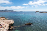 <center></center><center>Malmousque.</center> Anse des Cuivres. Au fond, le massif de Marseilleveyre, l'île Maïre. A droite l'îlot Degaby.