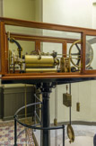 <center></center><center>Le Marégraphe.</center>Une machine allemande, inventée par Pape et Denner, est mise en place en 1883, après construction d'un puits avec flotteur pour suivre les oscillations de la mer, ce qui permit, après onze années de relevés d'une grande précision, de 
