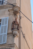 <center>Rue de la Cathédrale</center>Un évêque.