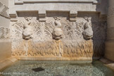 <center>La fontaine des Trois Dauphins.</center>