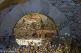 <center>Hôpital Caroline.</center>Deuxième bâtiment des malades. Dans les soubassements, de petits aqueducs distribuaient l'eau.