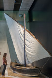 <center>Petite barque pour la pêche et la riziculture</center>Lagune de l'Albufera, Valence, Espagne 1900-1950. Bois. Musée d'Ethnologie de Valence, Espagne