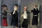 <center>Marionnettes à gaine </center>Marionnettes à gaine du théâtre du Vrai Guignolet (Champs-Elysées, Paris)
Famille Guentleur, sculpteurs et marionnettistes
Paris, France 1818-1960 Tissu, bois, verre MuCEM
Plus ancien castelet de Paris, le Théâtre du Vrai Guignolet constitue le patrimoine de la famille Guentleur sur quatre générations entre 1818 et 1980.
En 1860, Guentleur II se démarque de ses concurrents grâce à un personnage de son invention : Guillaume, fils de Guignol.