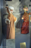 <center>Marionnettes à gaine </center>Marionnettes à gaine du théâtre « Eden-Bébé » (Square des Batignolles, Paris)
Professeur Pouly, sculpteur et marionnettiste
Paris, France 1ÇOO-1950 Tissu, bois, verre MuCEM
Dans la mythologie romaine, Proserpine, fille de Cérès et de Jupiter, est enlevée par Pluton, dieu des Enfers. Proserpine peut quitter les Enfers deux fois par an : c'est l'origine du printemps et de l'été. Au théâtre, elle incarne l'élément féminin perturbateur.