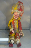 <center>Polichinelle, marionnette à fils du théâtre Joseph Garat (théâtre ambulant)</center>Famille Dulaar-Roussel, sculpteurs et marionnettistes
France 1850-1900 Tissu, bois, verre MuCEM