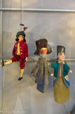 <center>Lafleur, marionnette à tringle et à fils du théâtre Jules Barbier</center>Amiens, France 1850-1900 Tissu, bois, céramique | MuCEM
En 1649, le valet Lafleur est arrêté, jugé et pendu pour avoir provoqué une bousculade à la demande de son maître. Son histoire est reprise dans les théâtres amiénois dès le début du XIXe siècle. Ainsi Lafleur gagne le cœur de la région picarde et devient le porte-parole de son identité.