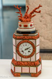 Nativité et horloge. Corail.
