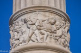 <center>Place Castellane</center>Un caresse un chien, d'autres ont capturé un poisson gigantesque. Celui qui fait face au poisson n'est pas spécialement rassuré.