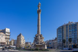 <center>Place Castellane</center>La place Castellane a vu le jour en 1774 grâce aux quelque 12 000 mètres carrés et aux centaines de livres tournois que le marquis de Castellane-Majastre consacra à leur aménagement. Elle était reliée à la Canebière et au Cours par la rue de Rome, qui remplaçait le «vieux chemin de Rome» (rue d'Italie) et le passage marécageux des, avant de se transformer en «Grand chemin de Toulon et d'Italie». Mais, encore nue, excepté la fontaine et le bassin-lavoir, elle butait, au sud, contre le mur d'une propriété de campagne et un espace marécageux.