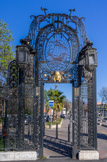 <center>Parc Chanot</center>La belle grille du parc, en fer forgé, date de 1924. Elle est l'œuvre du ferronnier d'art marseillais, Trichard.,