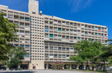 <center></center><center>La Cité Radieuse.</center> L'Unité d'habitation de Le Corbusier a été construite par le ministère de la Reconstruction et de l'Urbanisme, entre 1947 et 1952, dans le cadre de la Reconstruction après la Seconde Guerre mondiale. Les logements ont été attribués initialement à des sinistrés propriétaires ayant perdu leur bien, puis à des fonctionnaires des différents services de l'Etat. En 1954 l'ensemble de l'immeuble est divisé en lots et vendu par les Domaines : la copropriété est alors constituée.