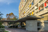 <center></center><center>La Cité Radieuse.</center>  Façade ouest. Auvent de l'entrée.