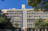 <center></center><center>La Cité Radieuse.</center> L'ensemble est monumental : 165 m de long, 24 m de large et 56 m de haut. La Cité radieuse rassemble 337 appartements pouvant loger 1.500 personnes.