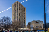 <center>Le Grand Pavois</center>Delbès G, Delbès J, Gillet G, Laville B. architectes 1975. La réalisation d'une tour de cent mètres est une idée du moment, que Guillaume Gillet porte à travers différents projets : la ZUP n°1, en 1962, le Roy d'Espagne en 1968 pour aboutir au rond-point du Prado. Le socle est composé d'une nappe horizontale ouverte d'une longue fenêtre bandeau, distribuée autour de patios. À l'est, l'héberge voisine est habillée par un bâtiment tronconique non conventionnel.