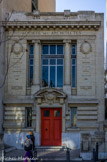 <center>Société des Architectes des Bouches-du-Rhône</center>Lombard F, architecte 1902. Bâtiment emblématique des architectes marseillais qui le considèrent avec affection et ironie. D'un éclectique style Louis XVI, avec soubassement serlienne à colonnes ioniques fleuries et solides calages latéraux portant les épigraphes des maîtres, fondant la tradition : Pierre Puget n'y figure pas !