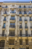 <center>308 rue Paradis</center>Ebrard H, architecte 1912. Un expressif soubassement en bossage contraste avec un plein corps d'une rare nudité, à peine marqué de cartouches géométriques et d'étonnants pleins de travée pyramidaux.