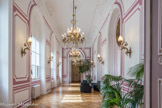 <center>La Galerie des appartements privés </center>La Galerie des appartements privés est ornée de quatre médaillons du peintre Raphaël Ponson :