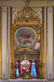 <center>Le salon rouge.</center>Les miroirs ont été fournis par l'entreprise Ferrari de Marseille.