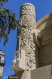 <center>Le Monument à la Paix.</center>Sont représentés : la famille, le sport, la moisson, le chantier, la science, la pêche, la musique, l'étude, le chant, les artistes.