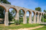 <center>La Penne-sur-Huveaune.</center>Aqueduc de la Candolle. Il a été construit en 1866 et sa mise en eau eut lieu en 1873. Il est situé sur la dérivation de la Milière. De longueur de 123 m et de 12 m de haut, il comporte 16 arches de 5 m d’ouverture.
