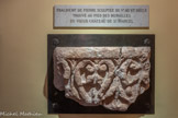<center>Château Forbin : exposition le post-graffiti.</center>La bibliothèque. Fragment de pierre sculptée du Ve au VIe siècle trouvé au pied des murailles du vieux château de St Marcel.